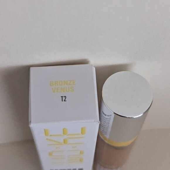 UOMA Stay Woke Brightening Concealer - Bronze Venus T2 - Picture 2 of 2